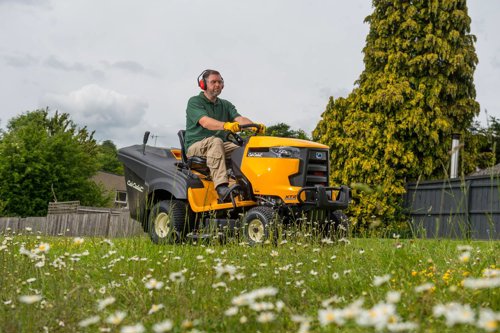 BUY THE BEST RIDE-ON: commercial ride-on mower buyer’s guide