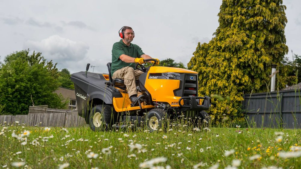 BUY THE BEST RIDE-ON: commercial ride-on mower buyer’s guide