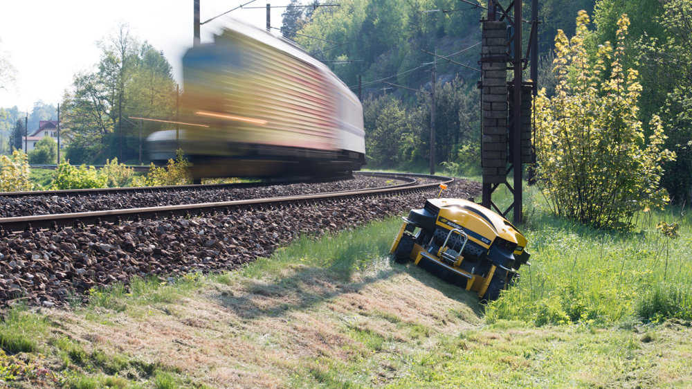 Slope mowing: a guide to selecting the right remote control lawn mower for your business