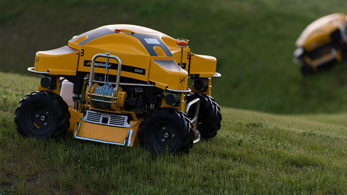 Cortacéspedes con control remoto para pendientes