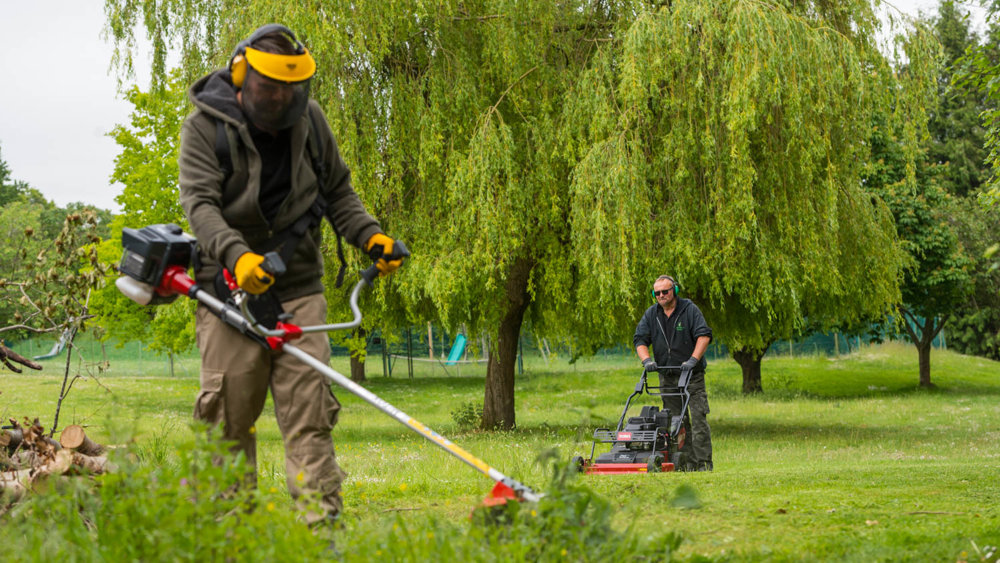 How to attract employees during a labour shortage in the landscaping industry